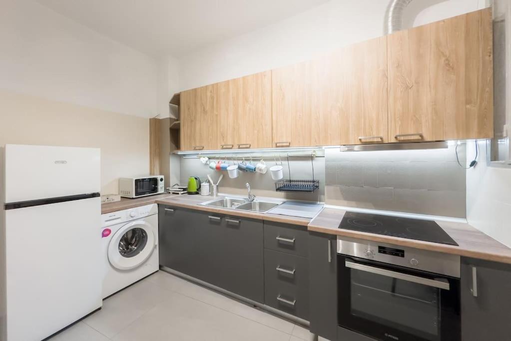 Spacious Urban Apt In The Heart Of Aten Exteriör bild