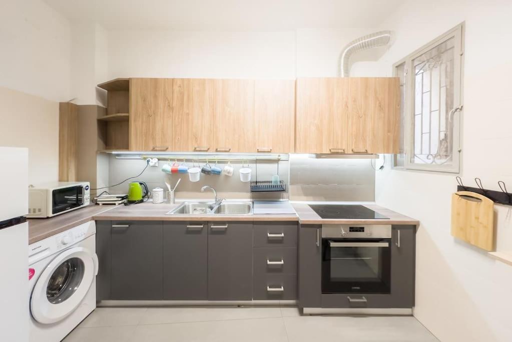 Spacious Urban Apt In The Heart Of Aten Exteriör bild
